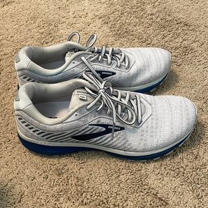 Brooks ghost 12 running shoes